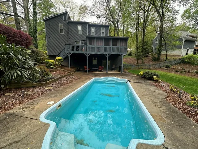 a view of a house with a yard and tree