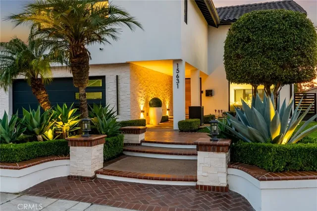 $2,199,000 | 15631 Sunburst Lane, Huntington Beach, CA 92647