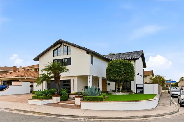 $2,199,000 | 15631 Sunburst Lane, Huntington Beach, CA 92647