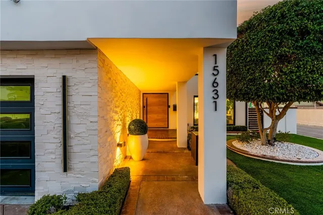 $2,199,000 | 15631 Sunburst Lane, Huntington Beach, CA 92647