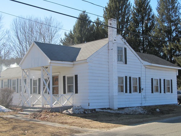 504 Russellville Road Westfield, MA 01085 - Photo 3 of 28 Gallery Image 3
