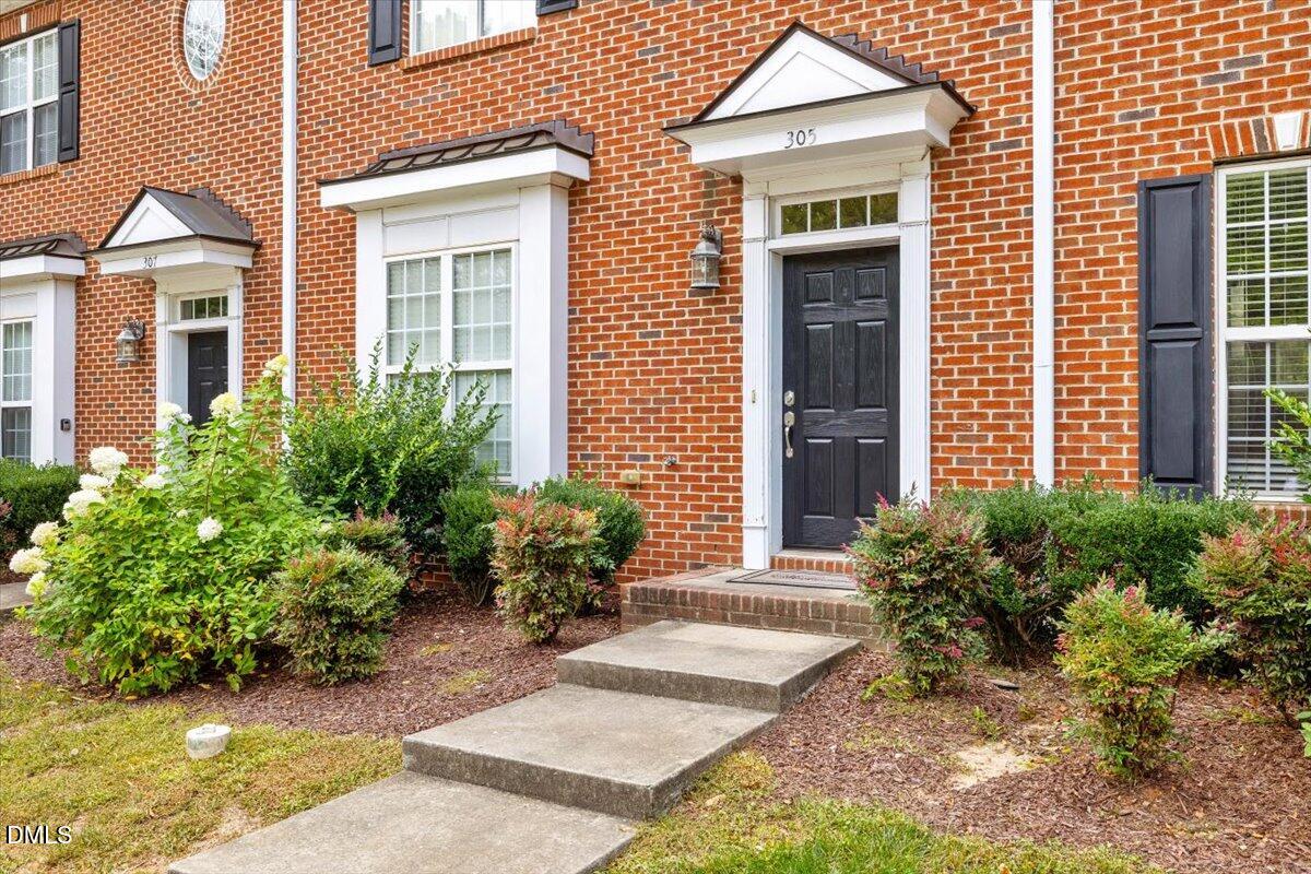 305 West Savannah Ridge Road Holly Springs, NC 27540 - Photo 2 of 25
