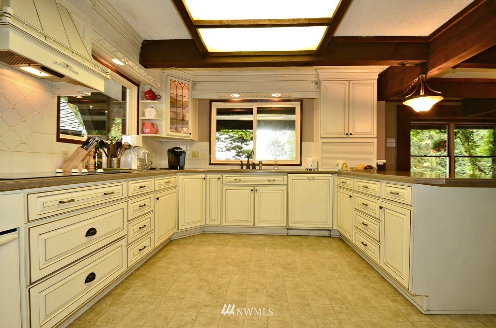 10220 Lowell Larimer Road Everett, WA 98208 - Photo 6 of 25 Gallery Image 6
