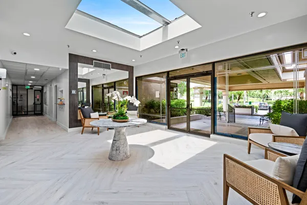 $2,600 | 5153 Oakhill Lane, Unit 512, Delray Beach, FL 33484