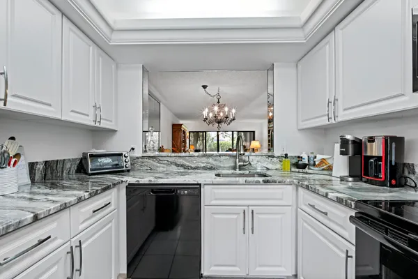 $2,600 | 5153 Oakhill Lane, Unit 512, Delray Beach, FL 33484