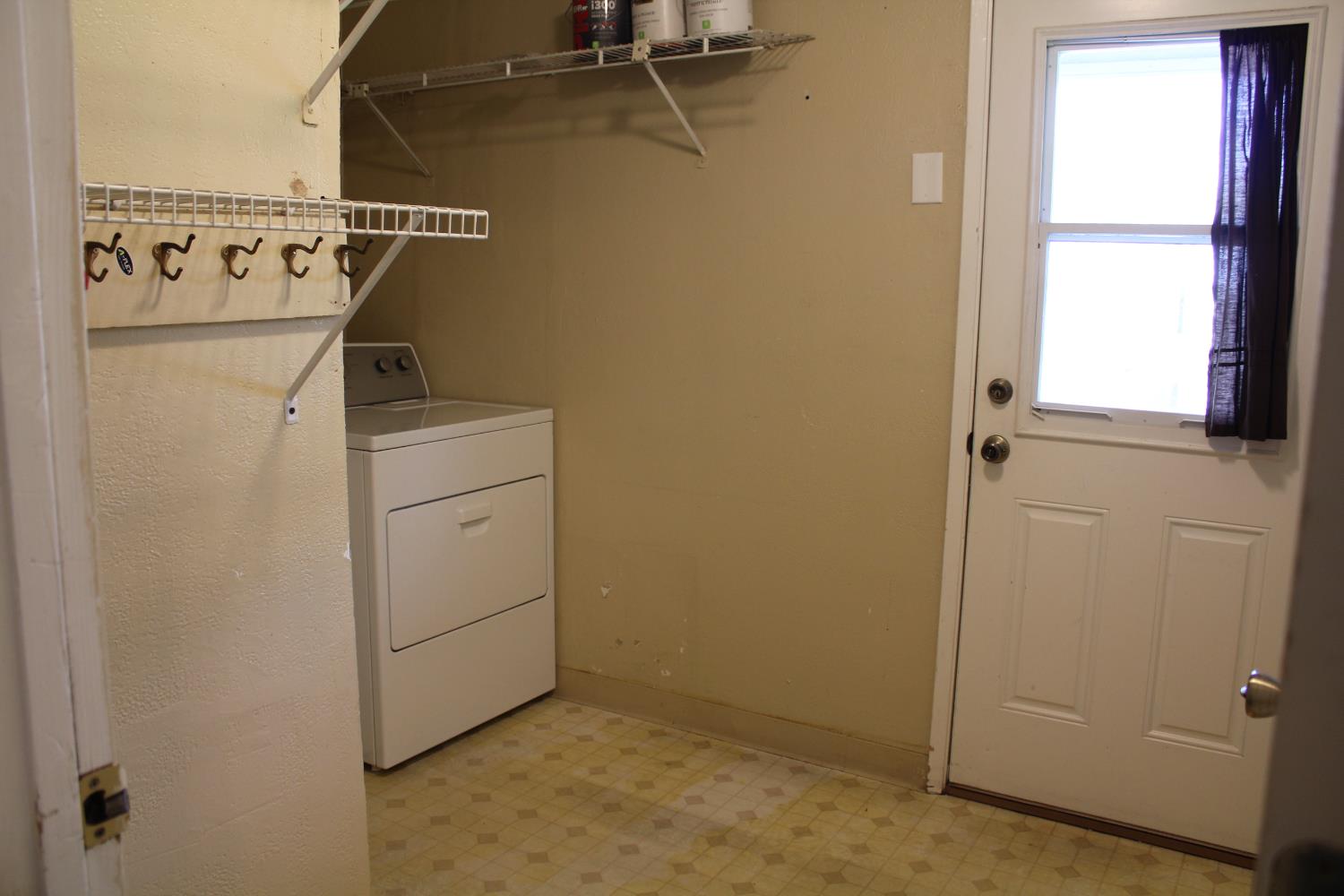 331 North 6th Street Fowler, CA 93625 - Photo 9 of 31 a utility room with dryer and washer