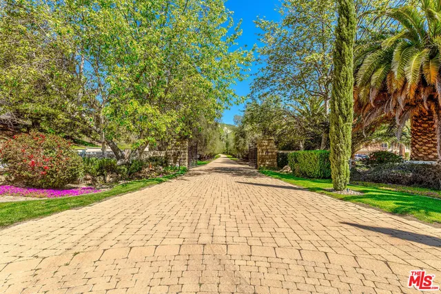 a view of an entryway with a door