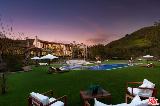 a view of outdoor space with garden view