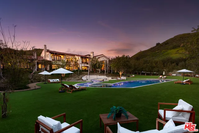 a view of outdoor space with garden view