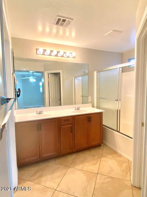3657 East Hyatt Lane Gilbert, AZ 85295 - Photo 7 of 8 a bathroom with a sink a mirror and a bathtub