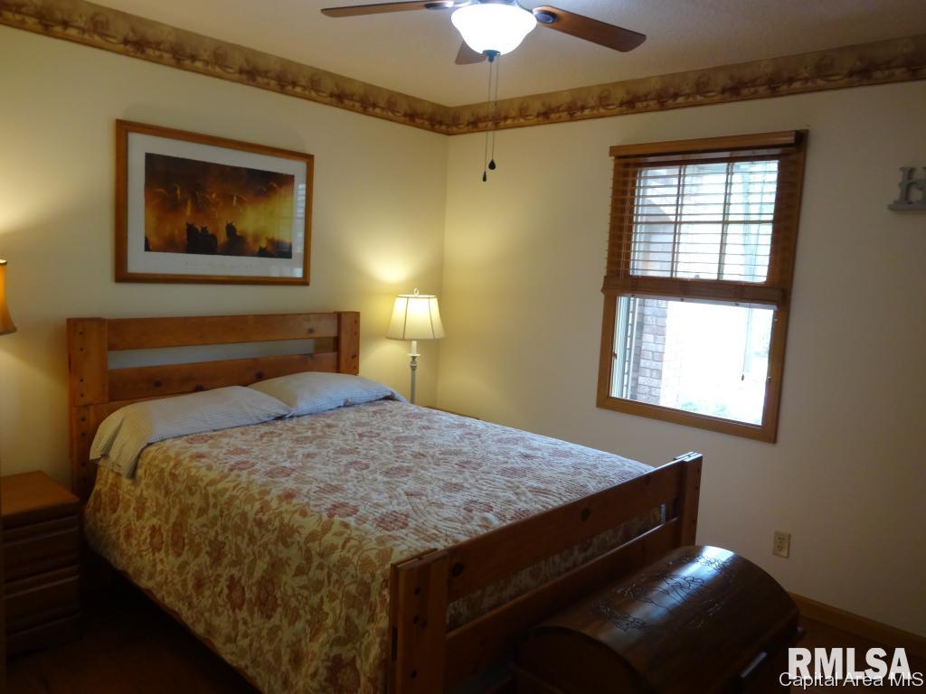 11064 Robin Lane Athens, IL 62613 - Photo 12 of 29 Gallery Image 12