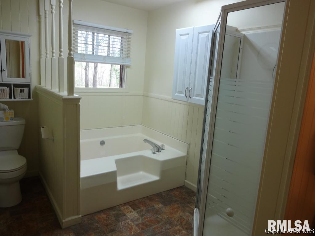 11064 Robin Lane Athens, IL 62613 - Photo 17 of 29 Gallery Image 17