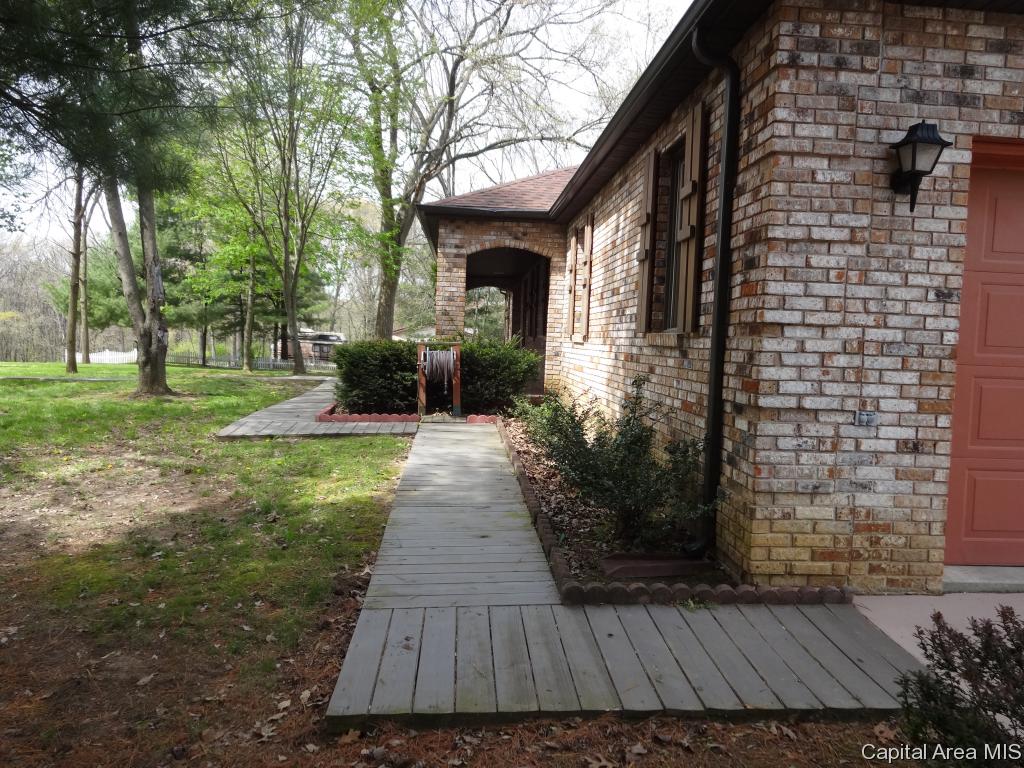 11064 Robin Lane Athens, IL 62613 - Photo 28 of 29 Gallery Image 28