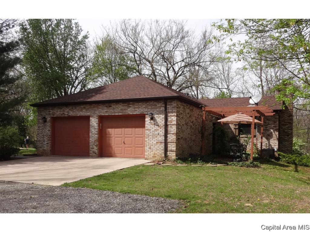 11064 Robin Lane Athens, IL 62613 - Photo 6 of 29 Gallery Image 6