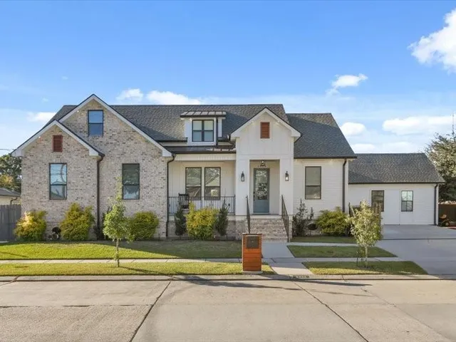 $450,000 | 2804 Volpe Drive, Chalmette, LA 70043