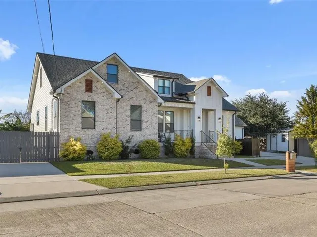 $450,000 | 2804 Volpe Drive, Chalmette, LA 70043