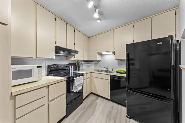 $159,900 | 2485 Canabury Drive, Unit 212, Little Canada, MN 55117