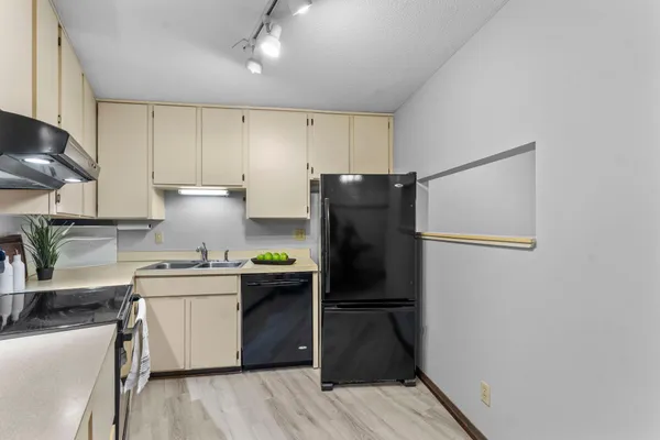 $159,900 | 2485 Canabury Drive, Unit 212, Little Canada, MN 55117