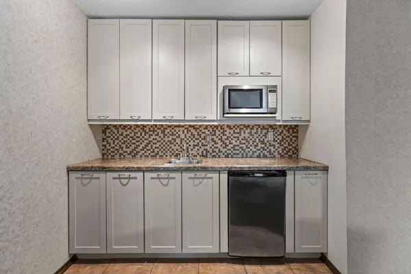 $159,900 | 2485 Canabury Drive, Unit 212, Little Canada, MN 55117