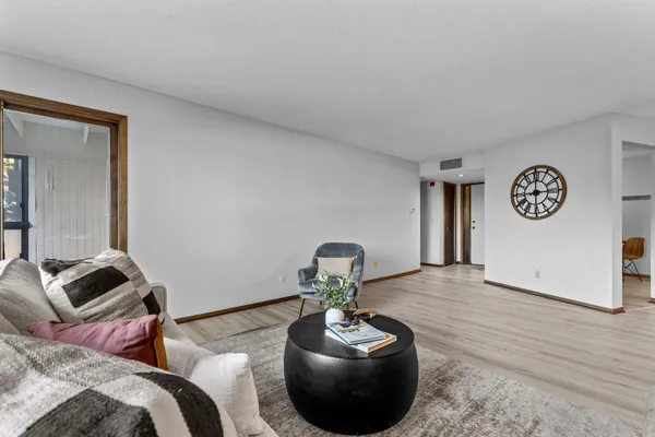 $159,900 | 2485 Canabury Drive, Unit 212, Little Canada, MN 55117