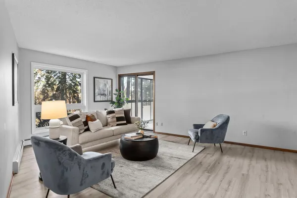 $159,900 | 2485 Canabury Drive, Unit 212, Little Canada, MN 55117