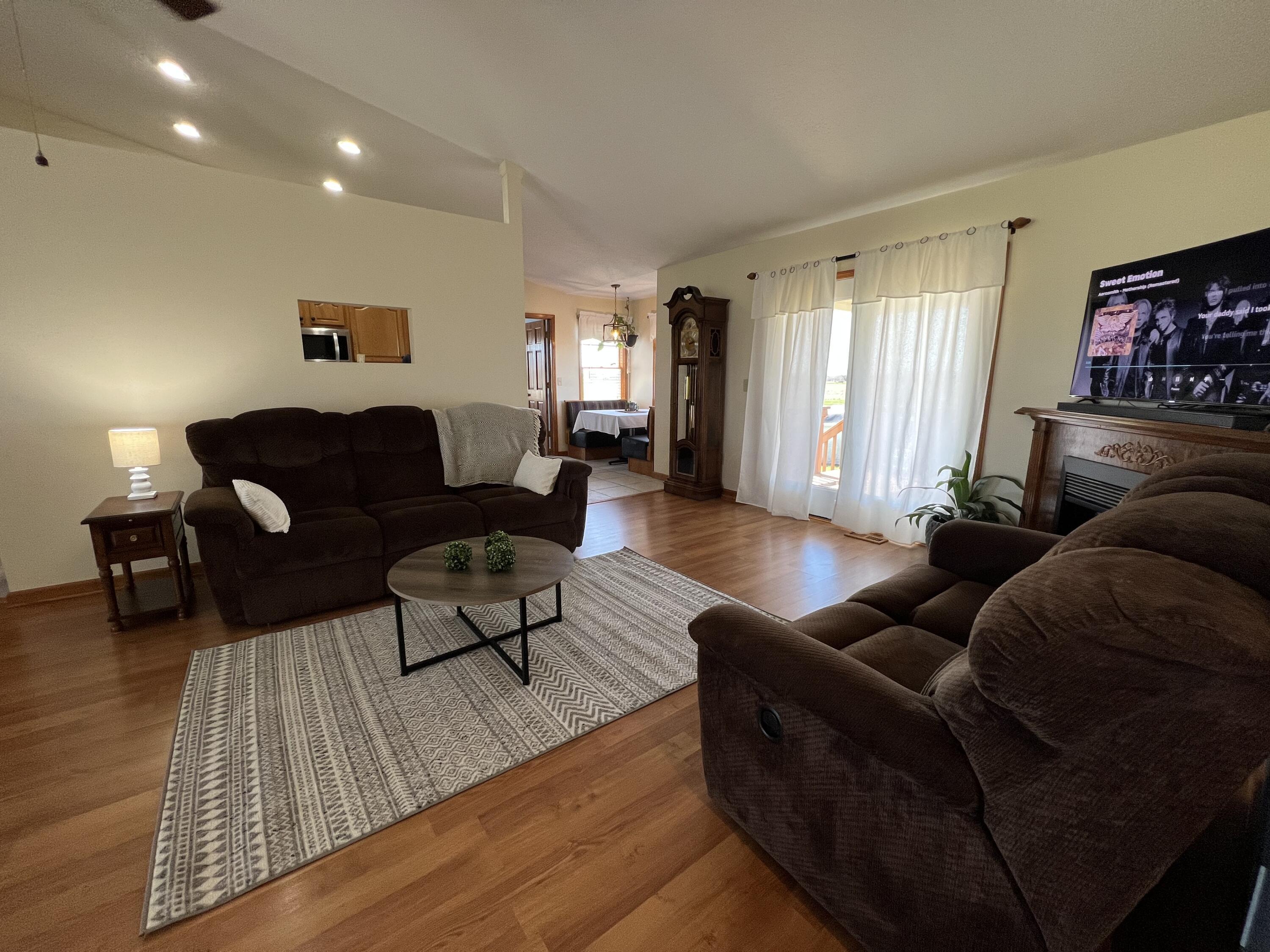 13629 Hoover Road Ashville, OH 43103 - Photo 4 of 25 IMG_3110