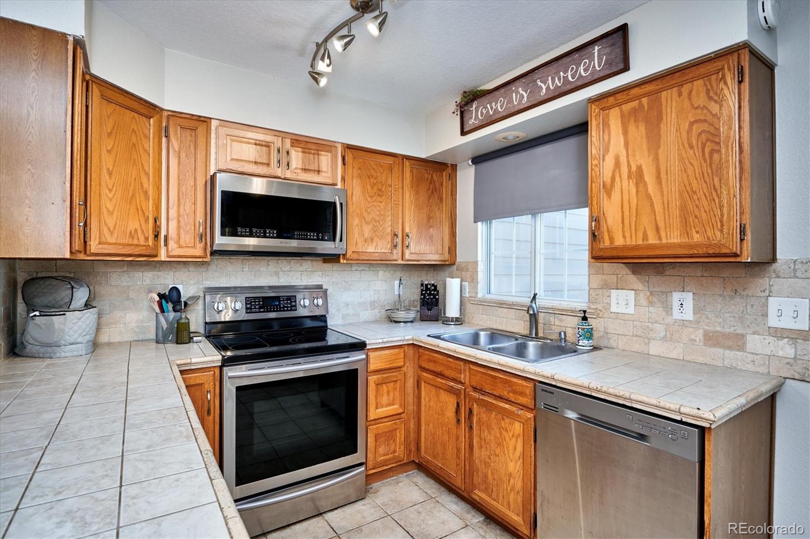 10857 Summerset Way Parker, CO 80138 - Photo 8 of 21