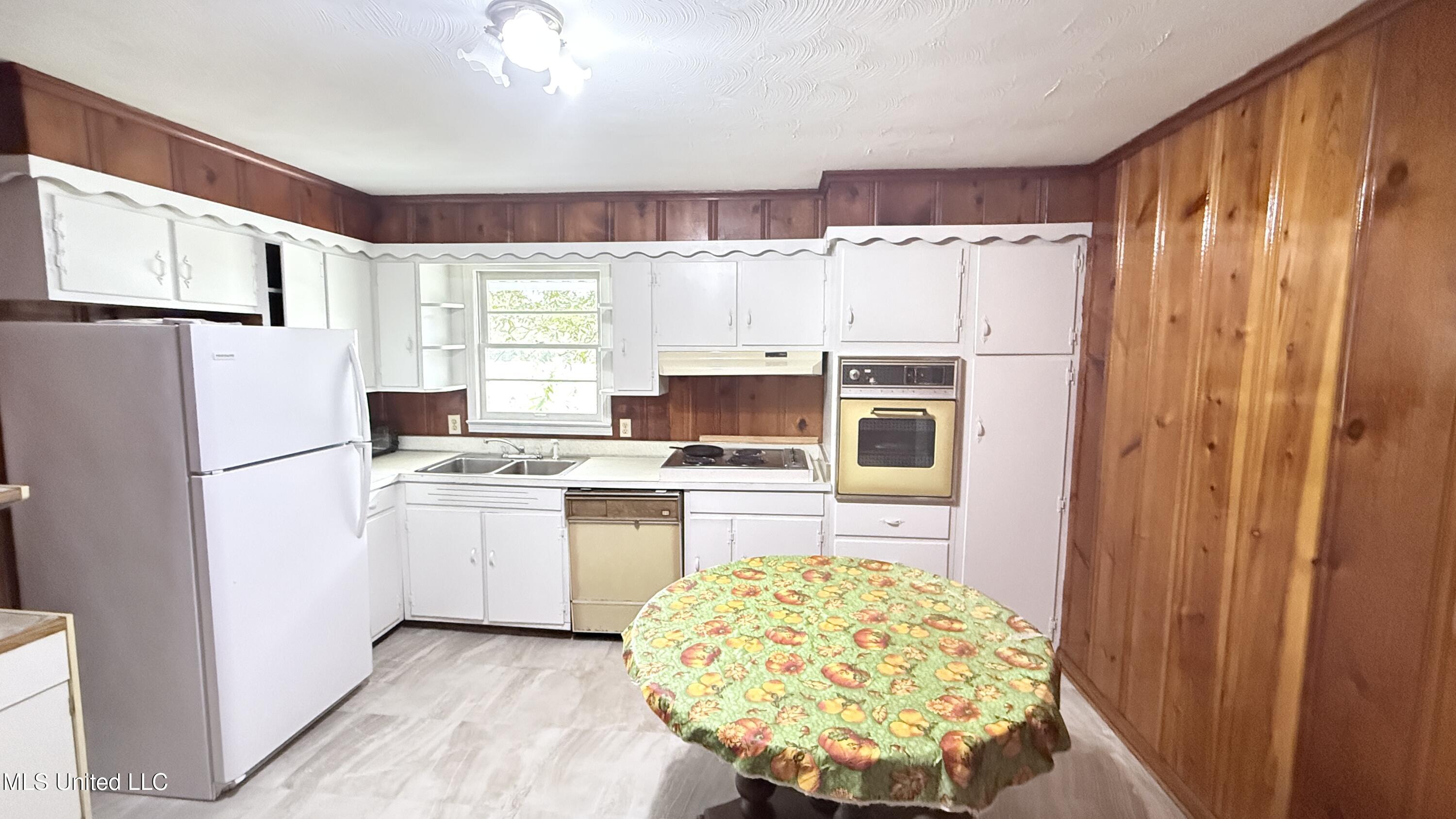 101 Beck Springs Road Hickory Flat, MS 38633 - Photo 4 of 13 IMG_2803