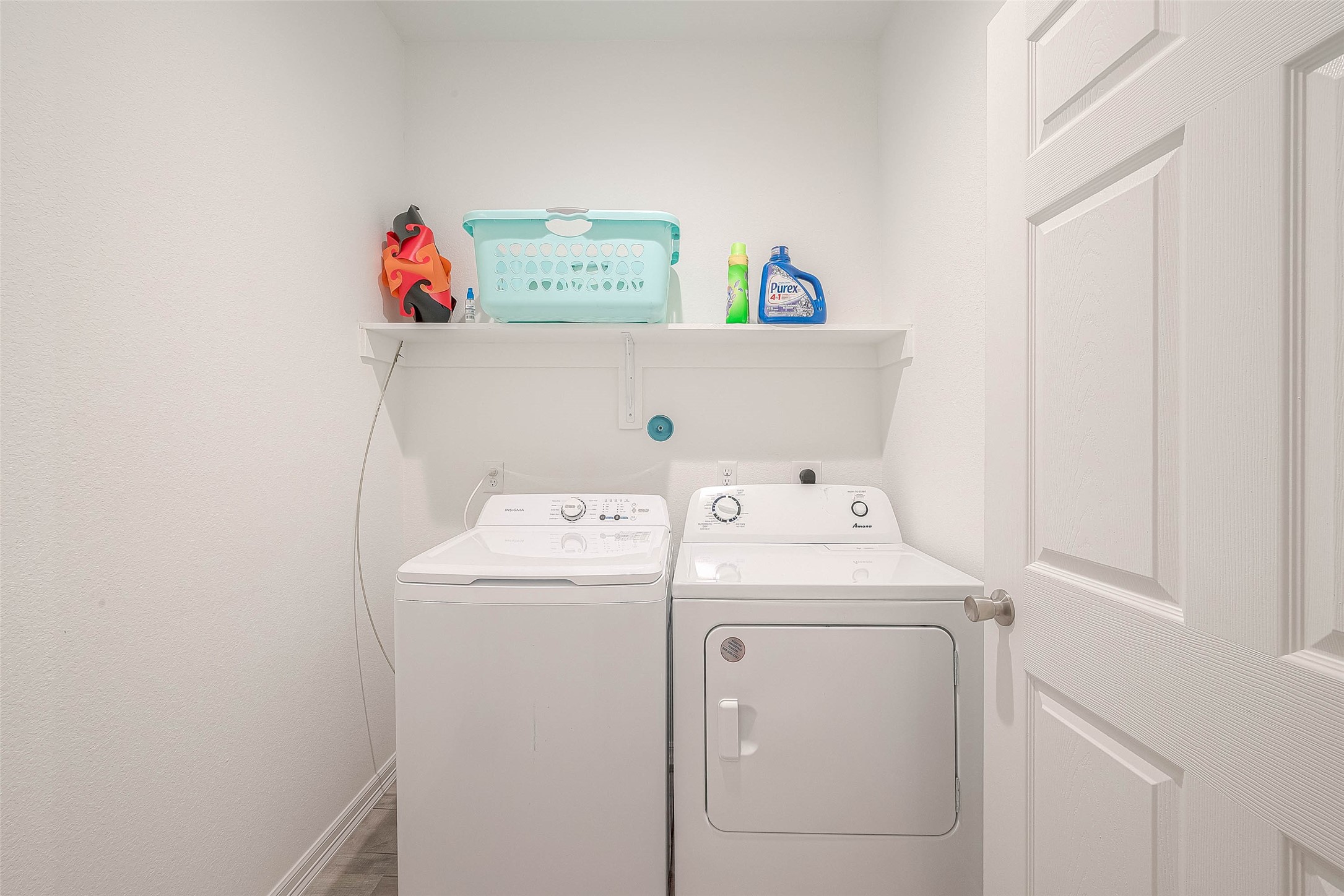 4633 Larkspur Street Houston, TX 77051 - Photo 45 of 48 a utility room with dryer and washer