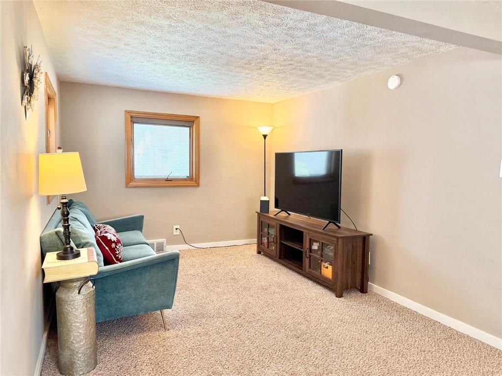 4289 Glen Lytle Road Pittsburgh, PA 15217 - Photo 7 of 46