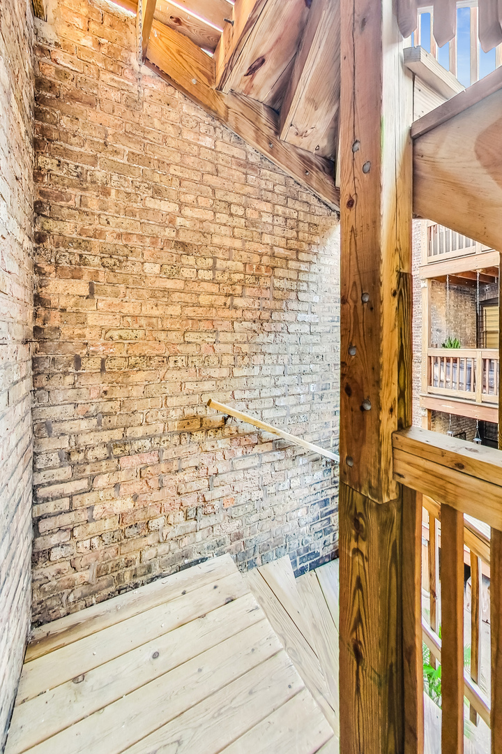 545 West Brompton Avenue, Unit 2S Chicago, IL 60657 - Photo 23 of 29 a view of a door of the house