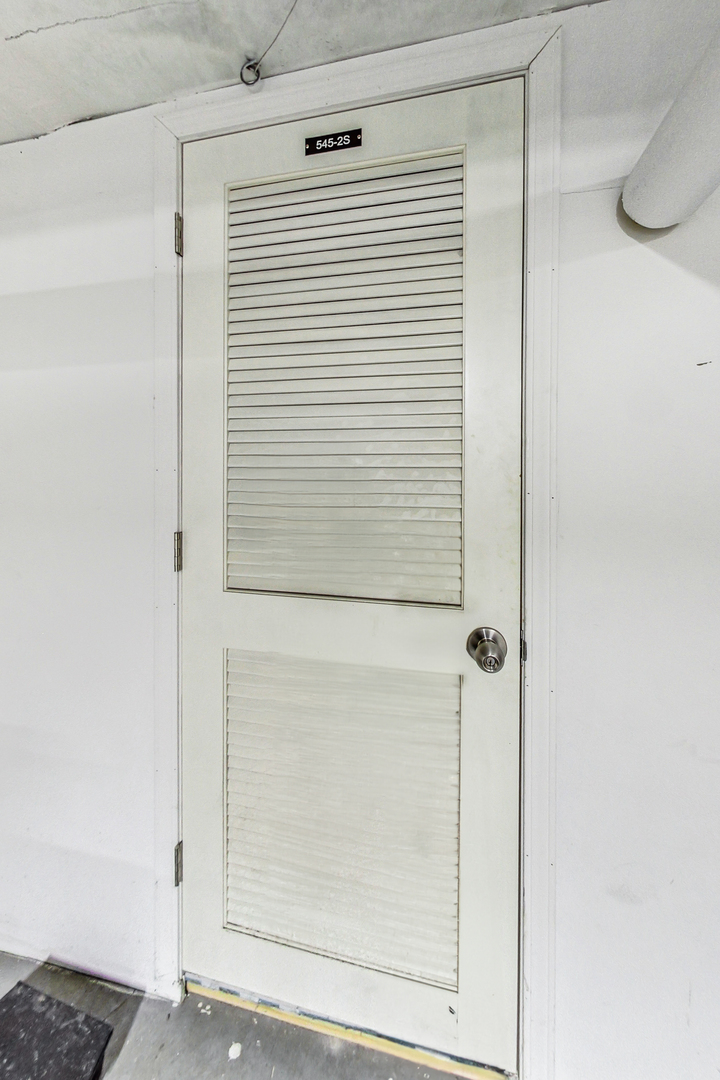 545 West Brompton Avenue, Unit 2S Chicago, IL 60657 - Photo 26 of 29 a bathroom with a shower