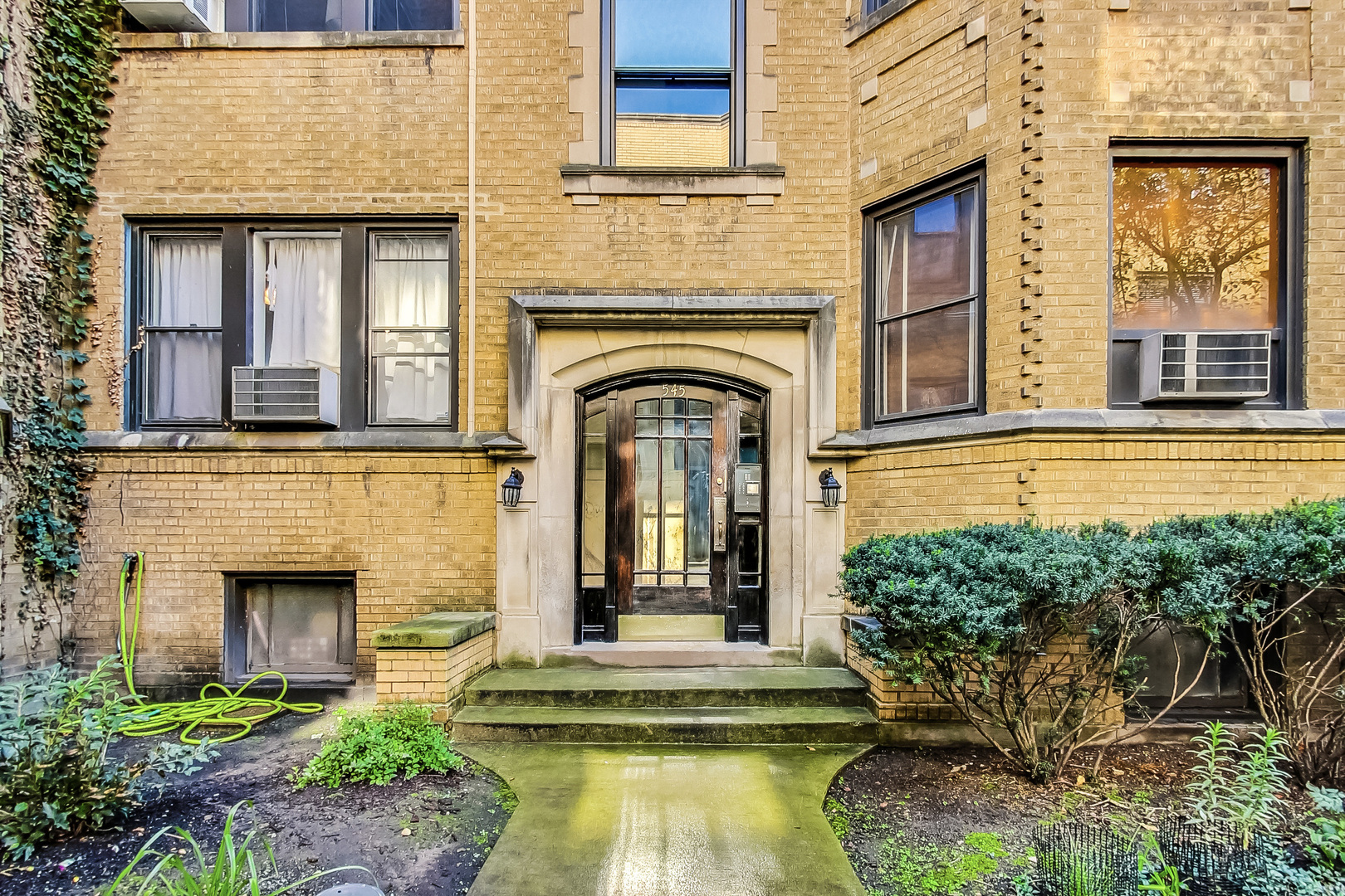 545 West Brompton Avenue, Unit 2S Chicago, IL 60657 - Photo 3 of 29 a view of a house with a swimming pool