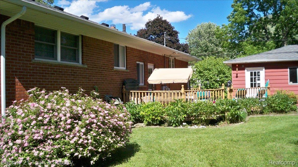 290 Booth Road Troy, MI 48085 - Photo 23 of 24 100_3138