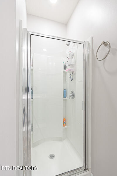 2614 Red Barn Road Knoxville, TN 37931 - Photo 20 of 33 Stand up shower