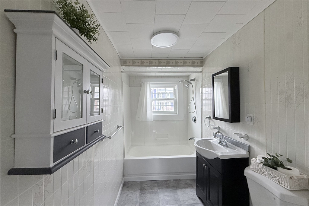 193 Winter Street, Unit 2R Fall River, MA 02720 - Photo 14 of 19