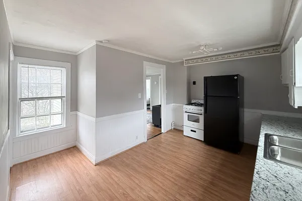 $1,150 | 193 Winter Street, Unit 2R, Fall River, MA 02720