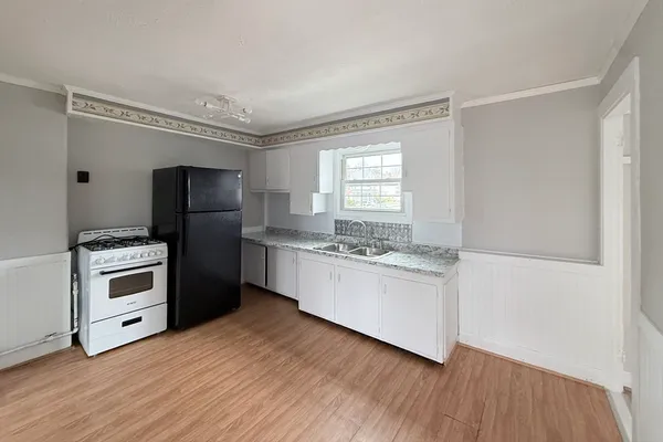 $1,150 | 193 Winter Street, Unit 2R, Fall River, MA 02720