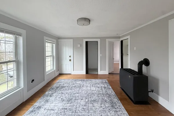 $1,150 | 193 Winter Street, Unit 2R, Fall River, MA 02720