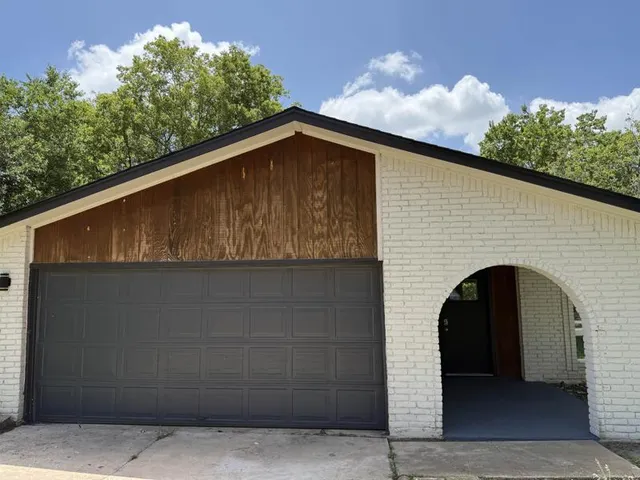 $2,400 | 7207 East Meadow Bend Drive, Austin, TX 78724