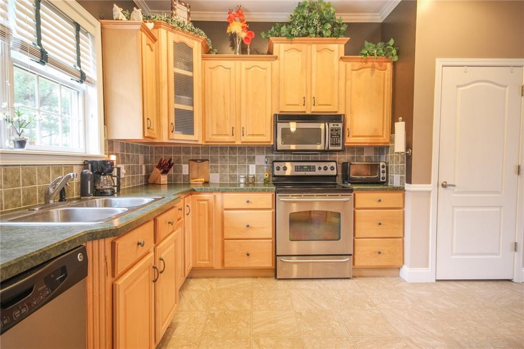 393 Mowry Road Monaca, PA 15061 - Photo 6 of 25 Spacious!