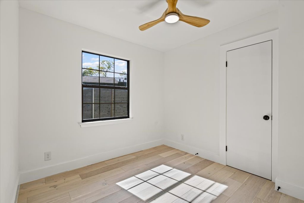 2014 Hardy Circle Austin, TX 78757 - Photo 25 of 34 a view of an empty room with a window
