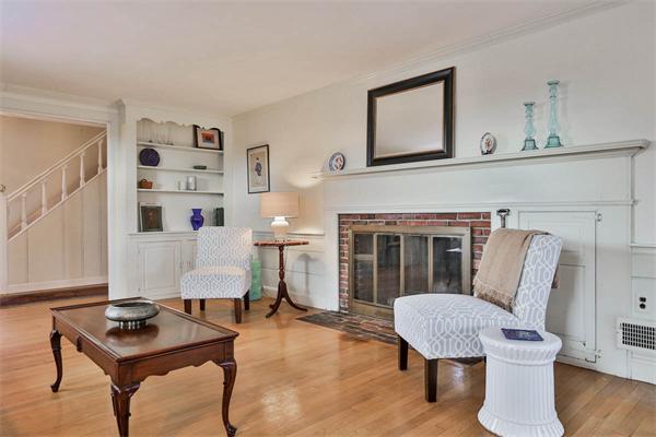 44 Ledyard Road Winchester, MA 01890 - Photo 4 of 25
