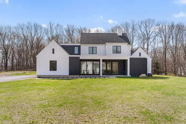 a view of a house with a yard