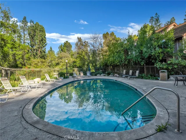 $379,999 | 7050 Shoup Avenue, Unit 225, Canoga Park, CA 91303