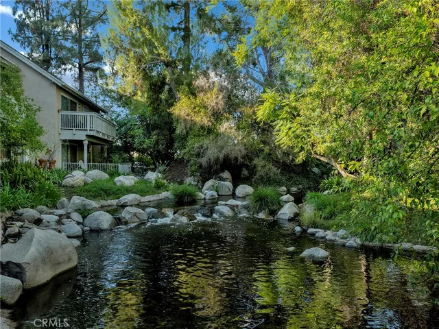 $379,999 | 7050 Shoup Avenue, Unit 225, Canoga Park, CA 91303