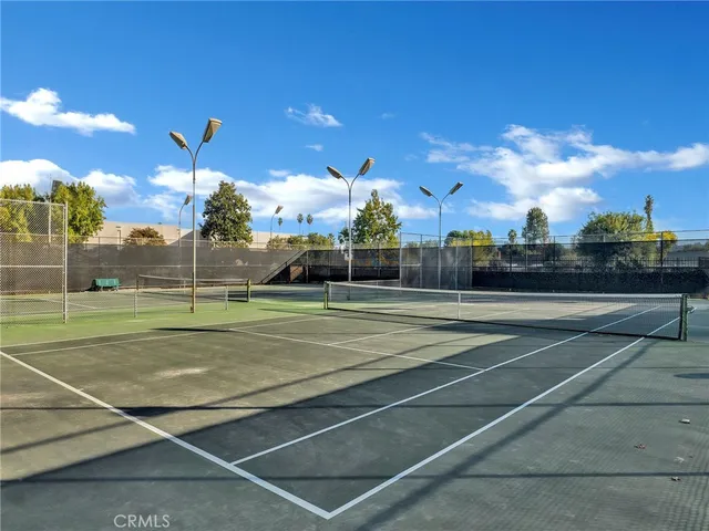 $379,999 | 7050 Shoup Avenue, Unit 225, Canoga Park, CA 91303