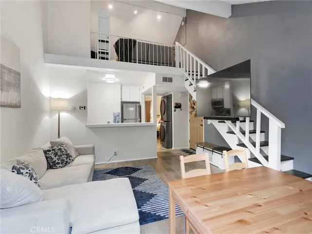 $379,999 | 7050 Shoup Avenue, Unit 225, Canoga Park, CA 91303