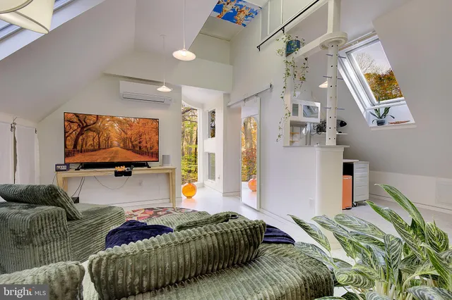 $699,999 | 4950 Hardesty Road, Huntingtown, MD 20639