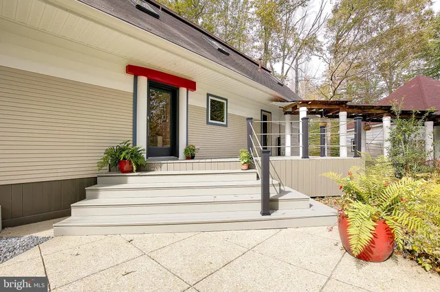 $699,999 | 4950 Hardesty Road, Huntingtown, MD 20639